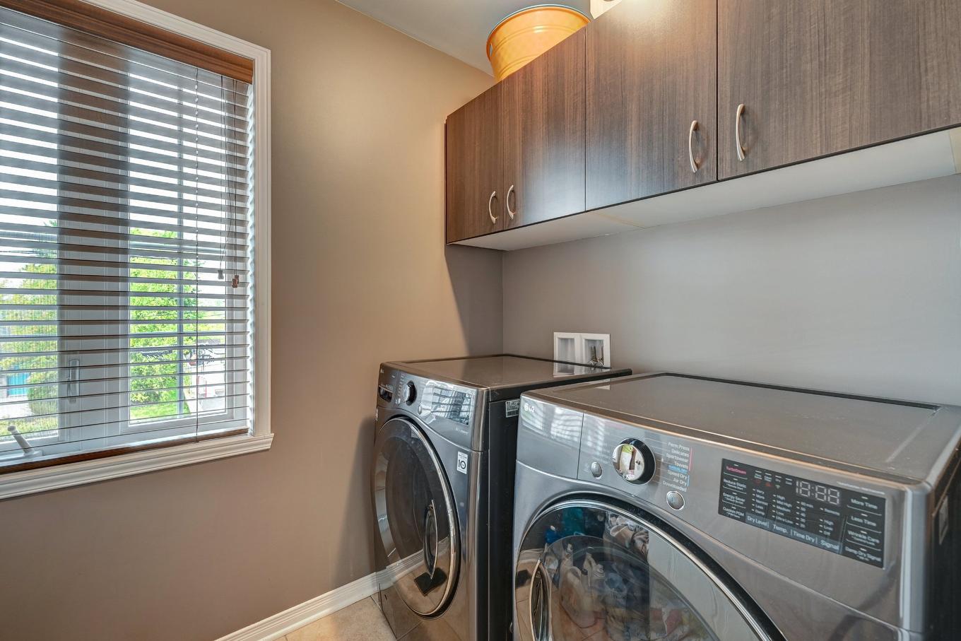 Salle de lavage - 51 Rue Sicard, Laval (Auteuil), QC - Indoor Photo Showing Laundry Room