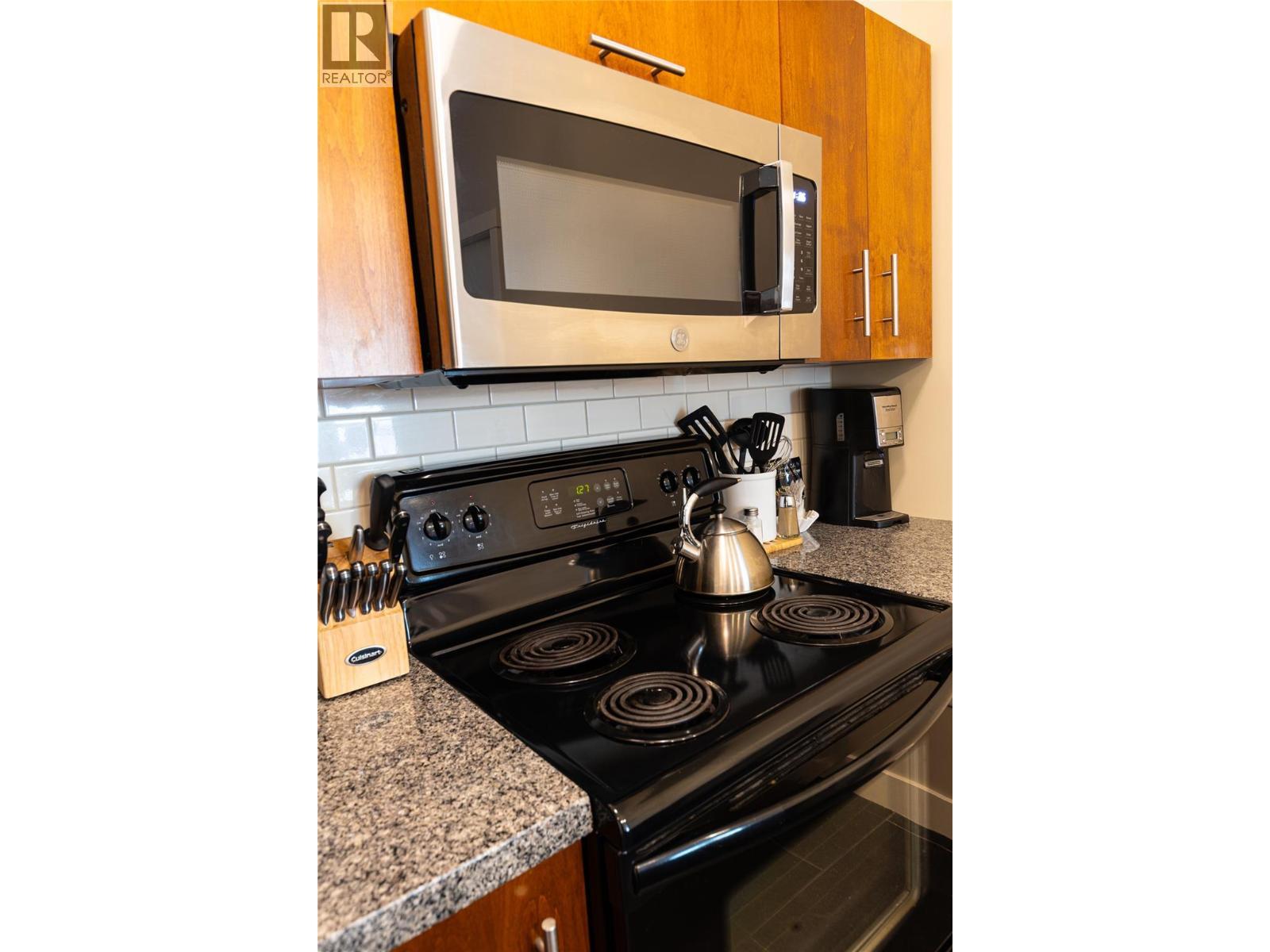 2049 Summit Drive Unit# 212A, Panorama, BC - Indoor Photo Showing Kitchen