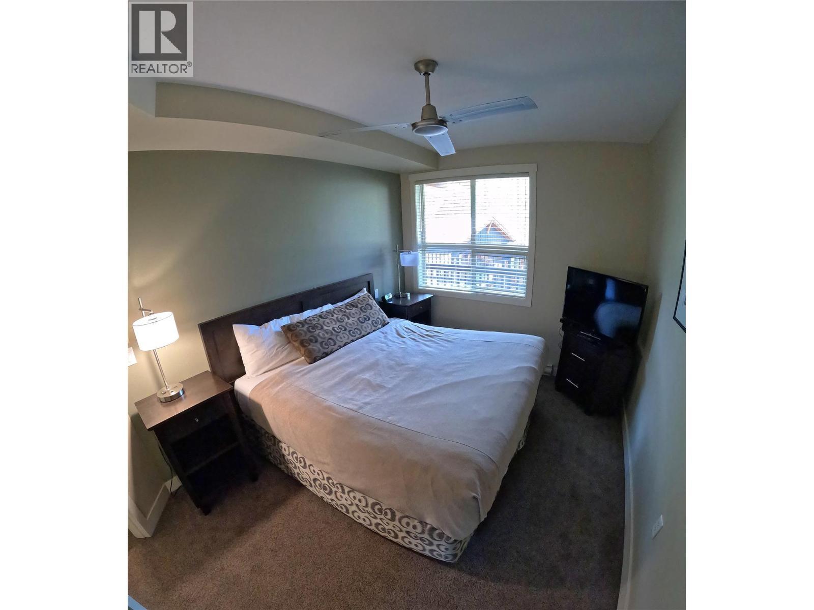 2049 Summit Drive Unit# 212A, Panorama, BC - Indoor Photo Showing Bedroom