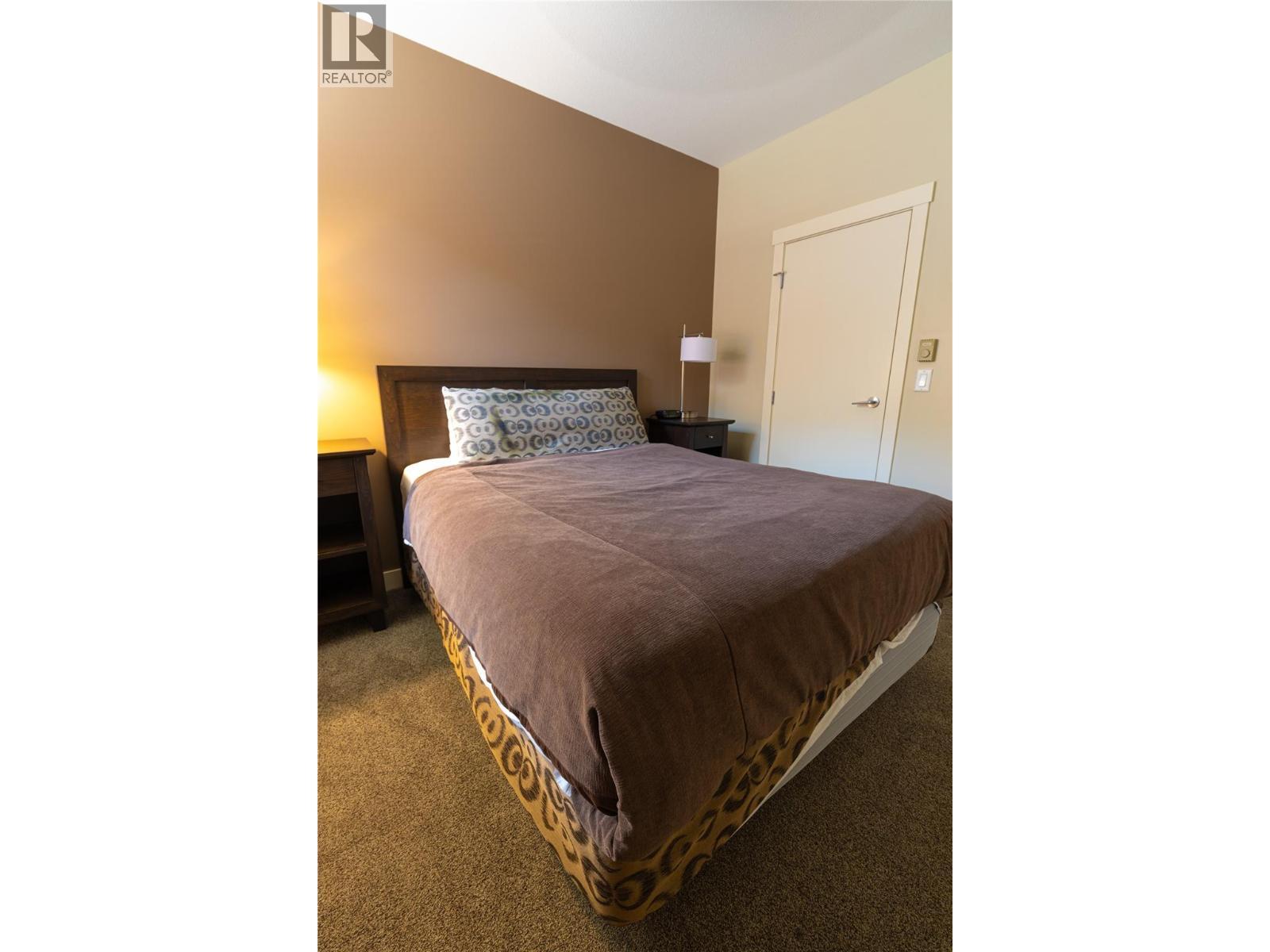 2049 Summit Drive Unit# 212A, Panorama, BC - Indoor Photo Showing Bedroom