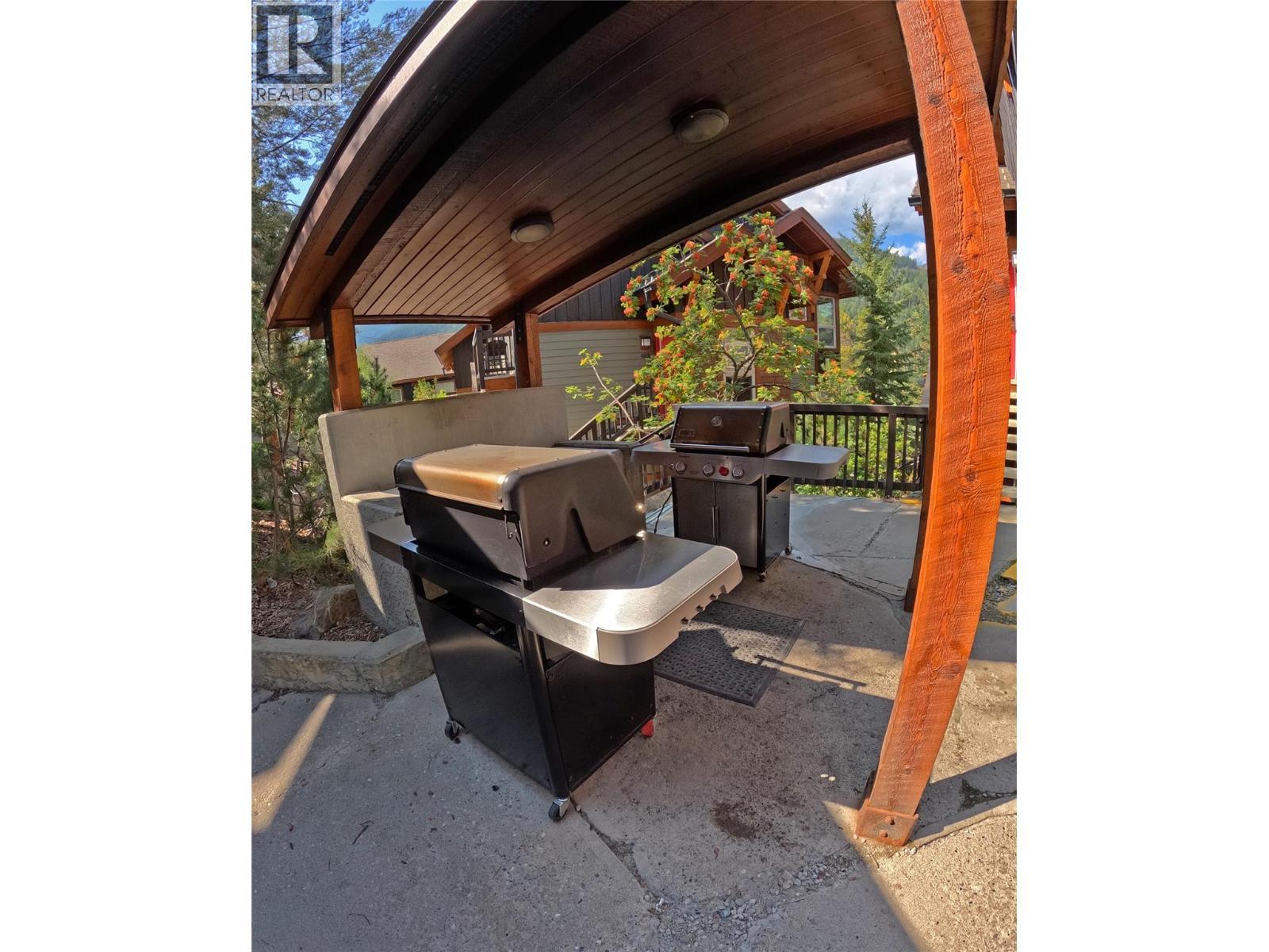 2049 Summit Drive Unit# 212A, Panorama, BC - Outdoor With Deck Patio Veranda