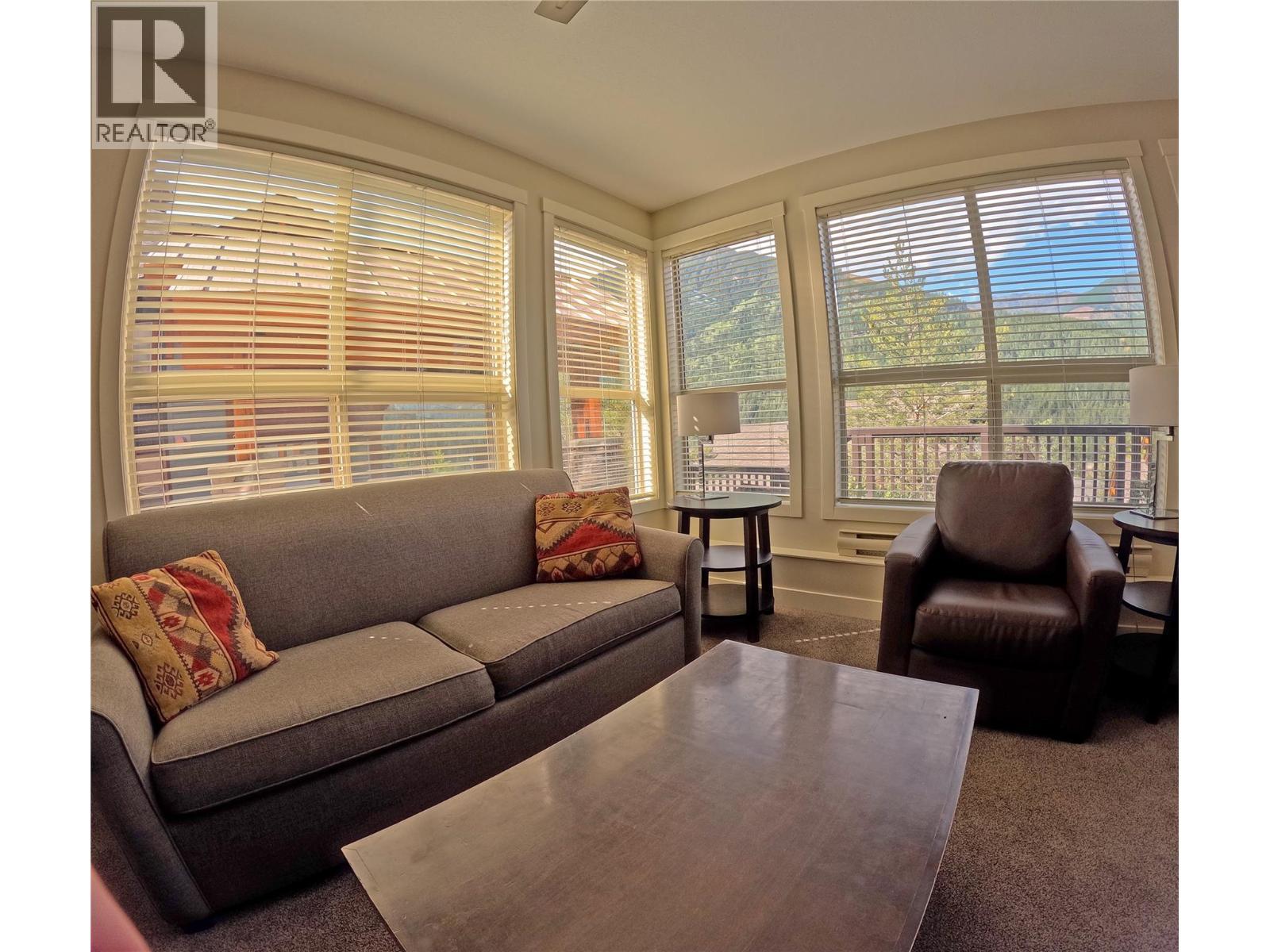 2049 Summit Drive Unit# 212A, Panorama, BC - Indoor Photo Showing Living Room