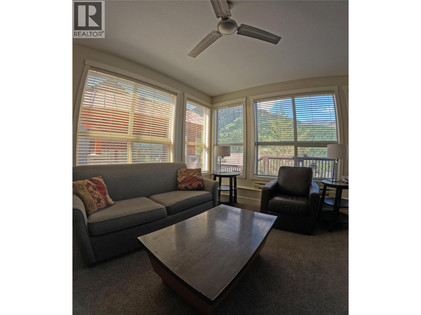 2049 Summit Drive Unit# 212A, Panorama, BC - Indoor Photo Showing Living Room