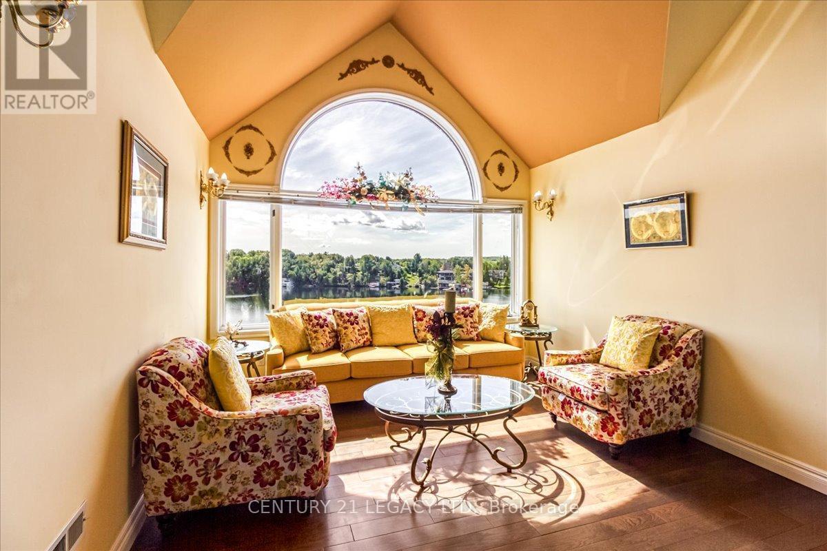 376 Maki Avenue, Greater Sudbury, ON - Indoor Photo Showing Living Room
