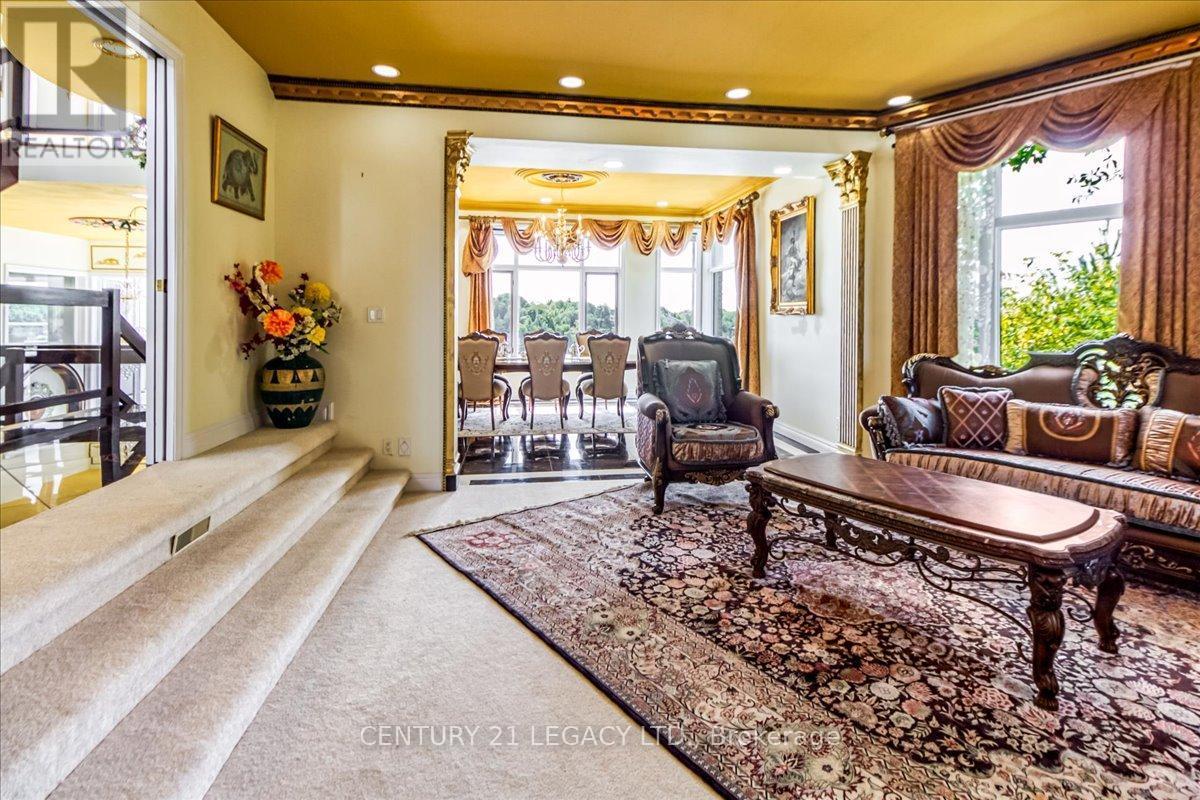 376 Maki Avenue, Greater Sudbury, ON - Indoor Photo Showing Living Room