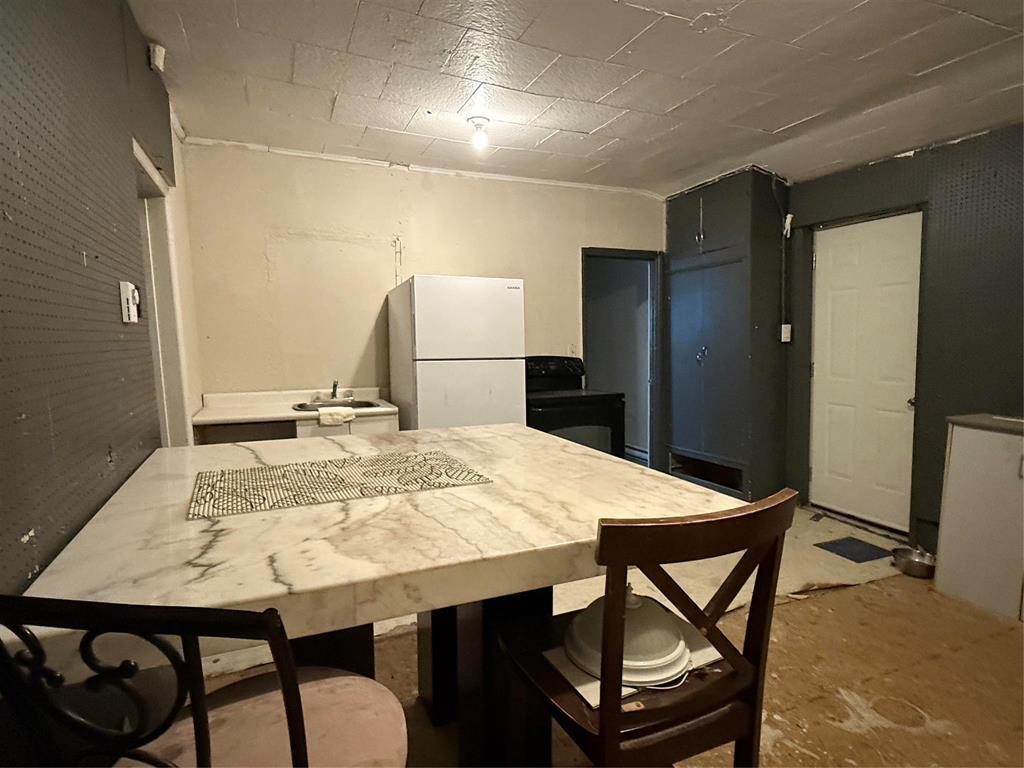 114 6Th Avenue S, Swan River, MB - Indoor