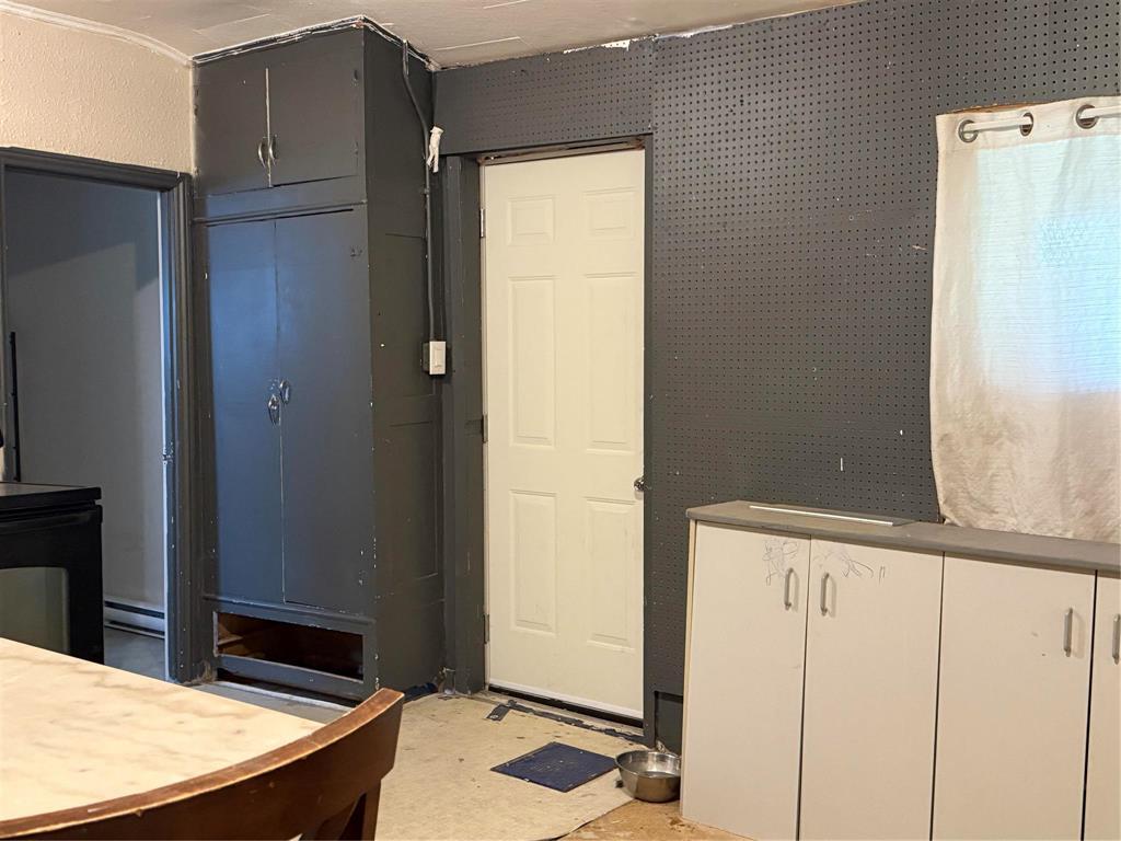 114 6Th Avenue S, Swan River, MB - Indoor Photo Showing Other Room