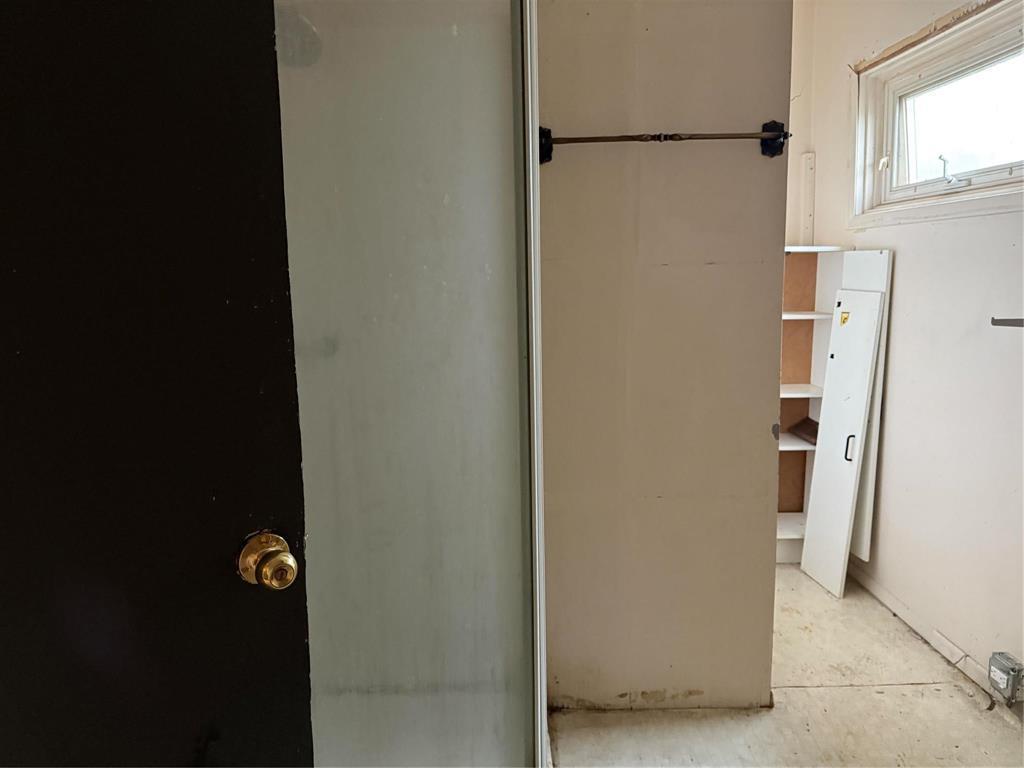 114 6Th Avenue S, Swan River, MB - Indoor Photo Showing Other Room