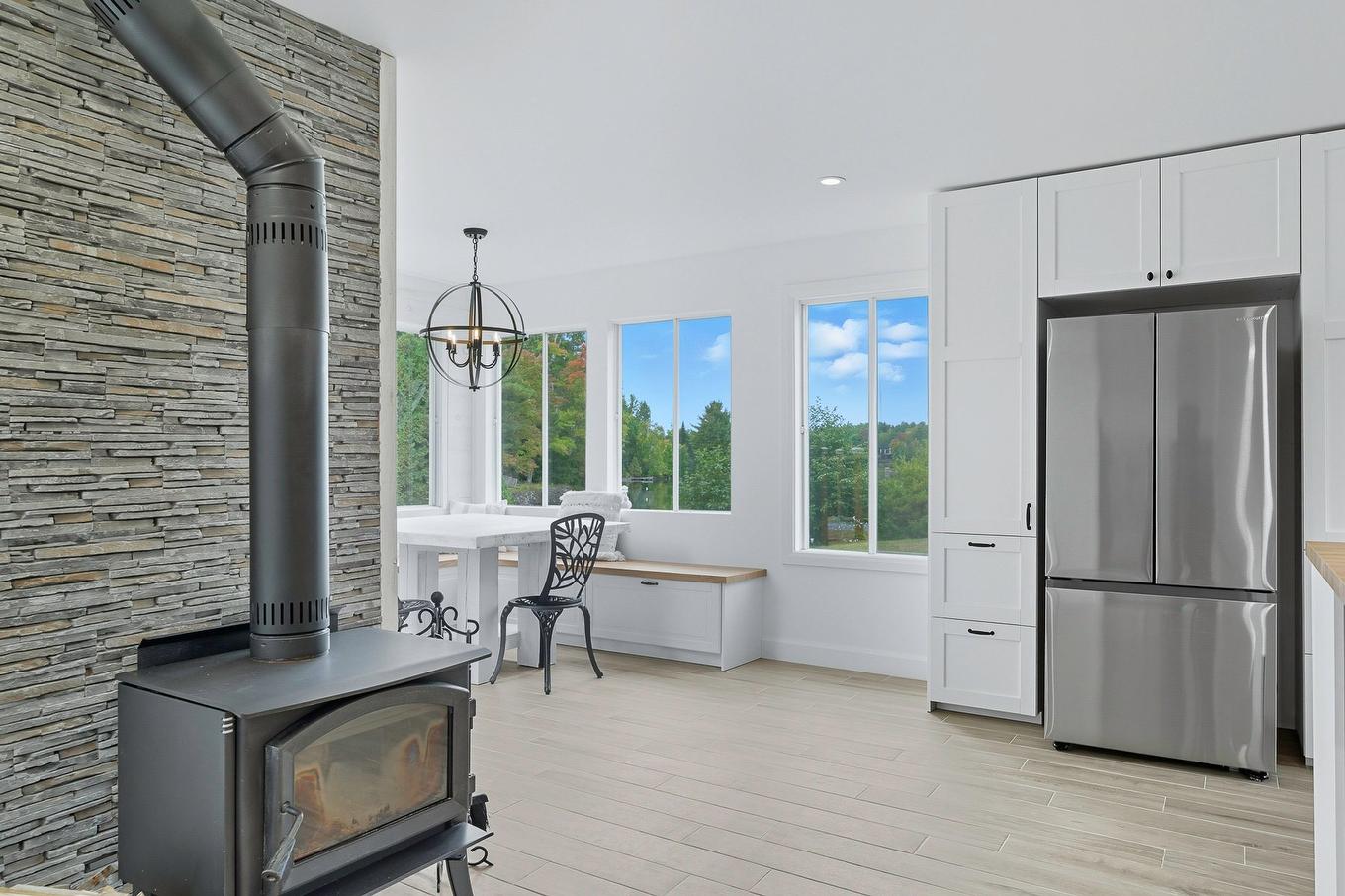 Dining room - 573 Rue Des Mésanges, Saint-Colomban, QC - Indoor With Fireplace