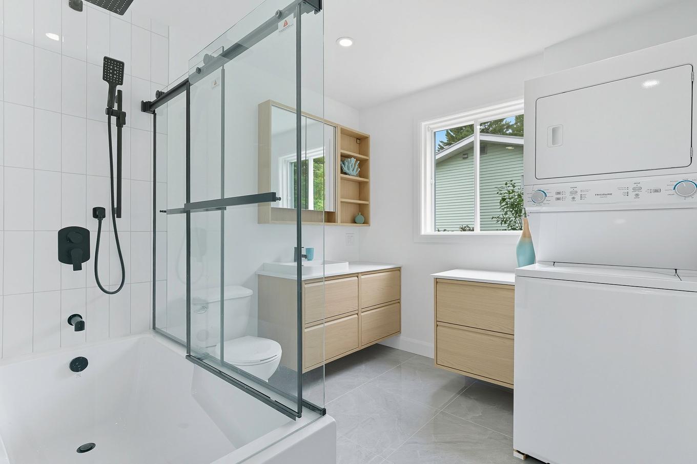 Bathroom - 573 Rue Des Mésanges, Saint-Colomban, QC - Indoor Photo Showing Laundry Room