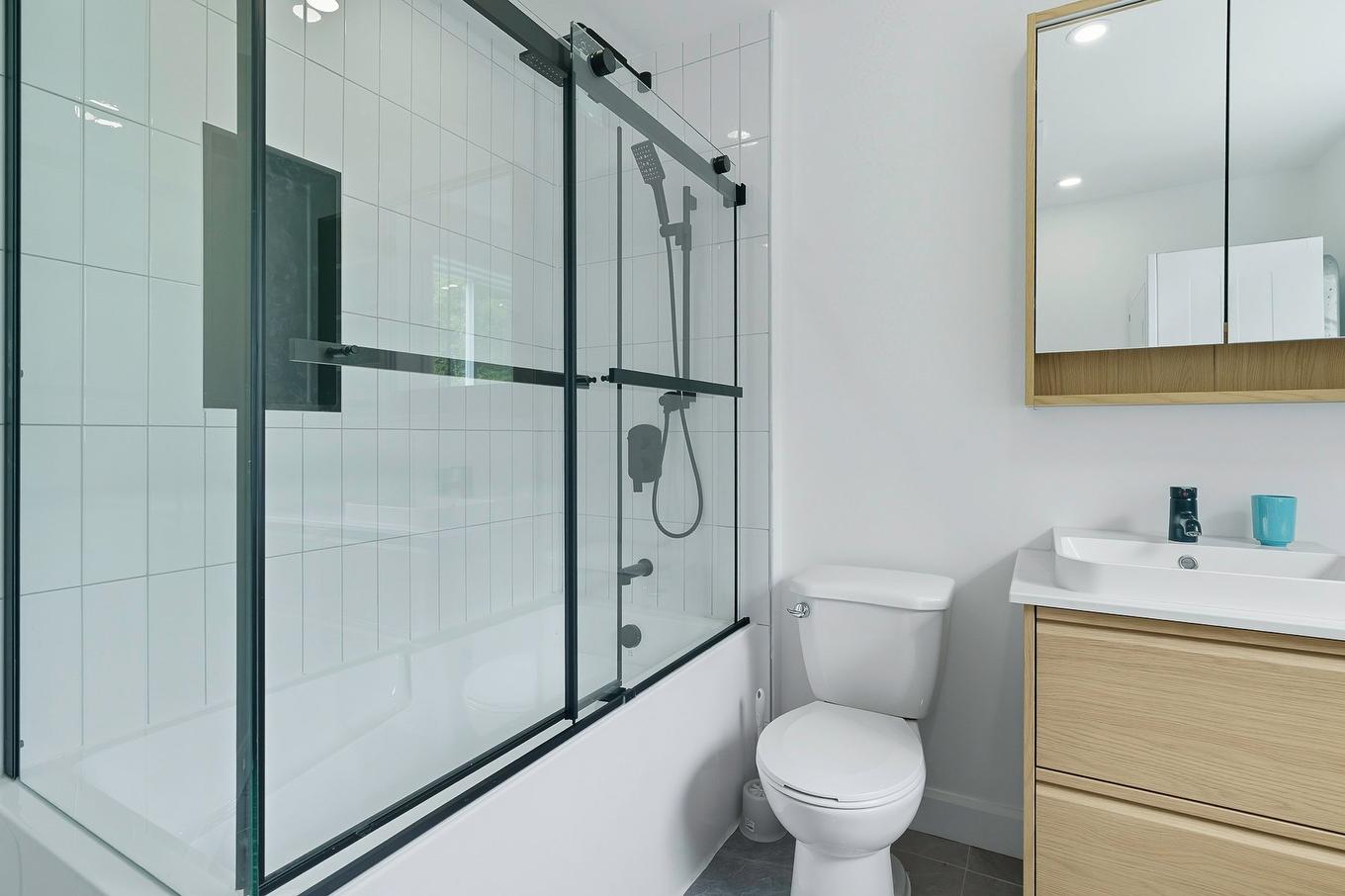 Bathroom - 573 Rue Des Mésanges, Saint-Colomban, QC - Indoor Photo Showing Bathroom