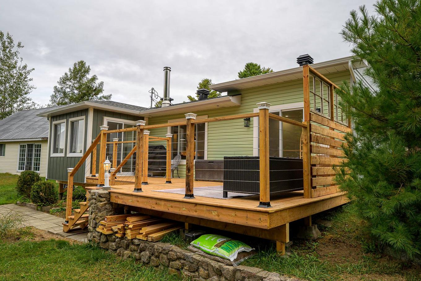 Back facade - 573 Rue Des Mésanges, Saint-Colomban, QC - Outdoor With Deck Patio Veranda