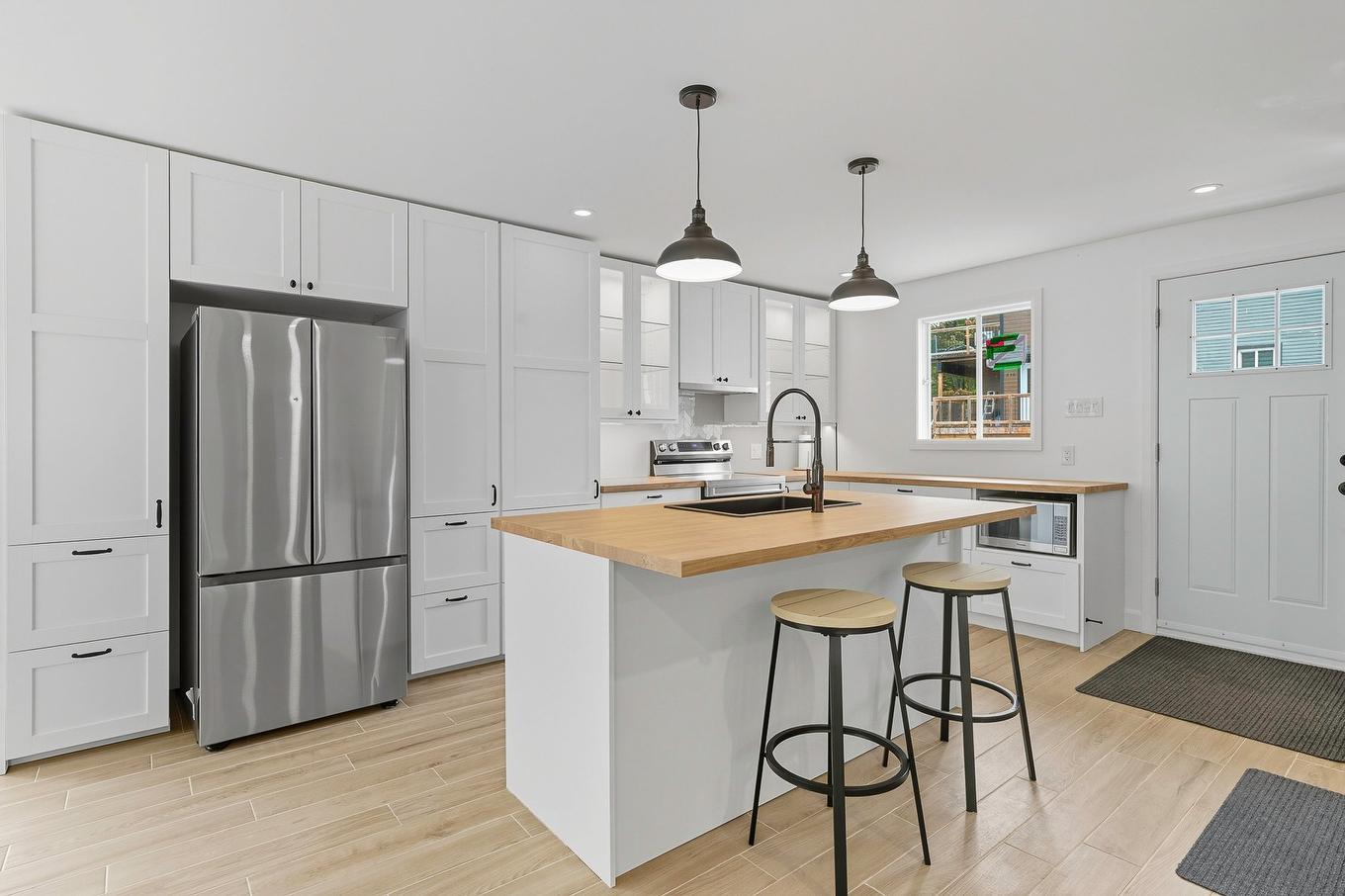 Kitchen - 573 Rue Des Mésanges, Saint-Colomban, QC - Indoor Photo Showing Kitchen With Upgraded Kitchen