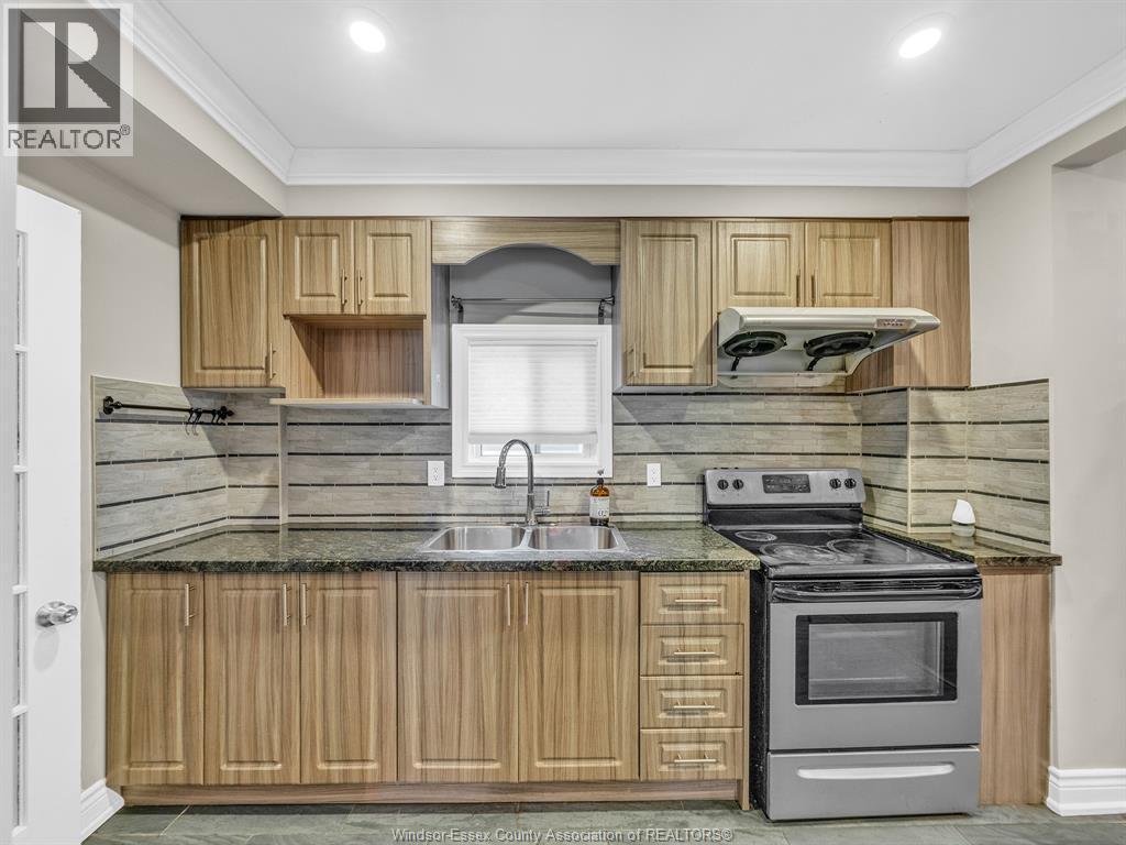 427 Indian, Windsor, ON - Indoor Photo Showing Kitchen With Double Sink
