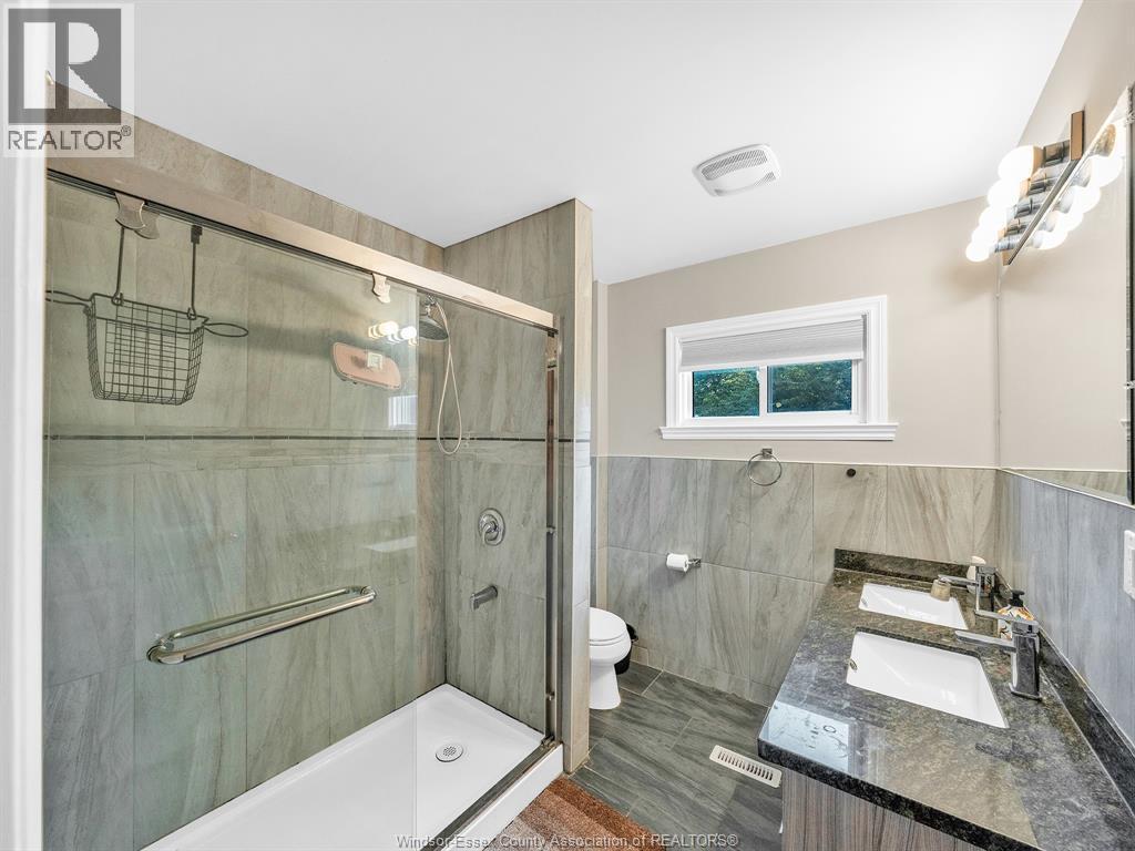 427 Indian, Windsor, ON - Indoor Photo Showing Bathroom