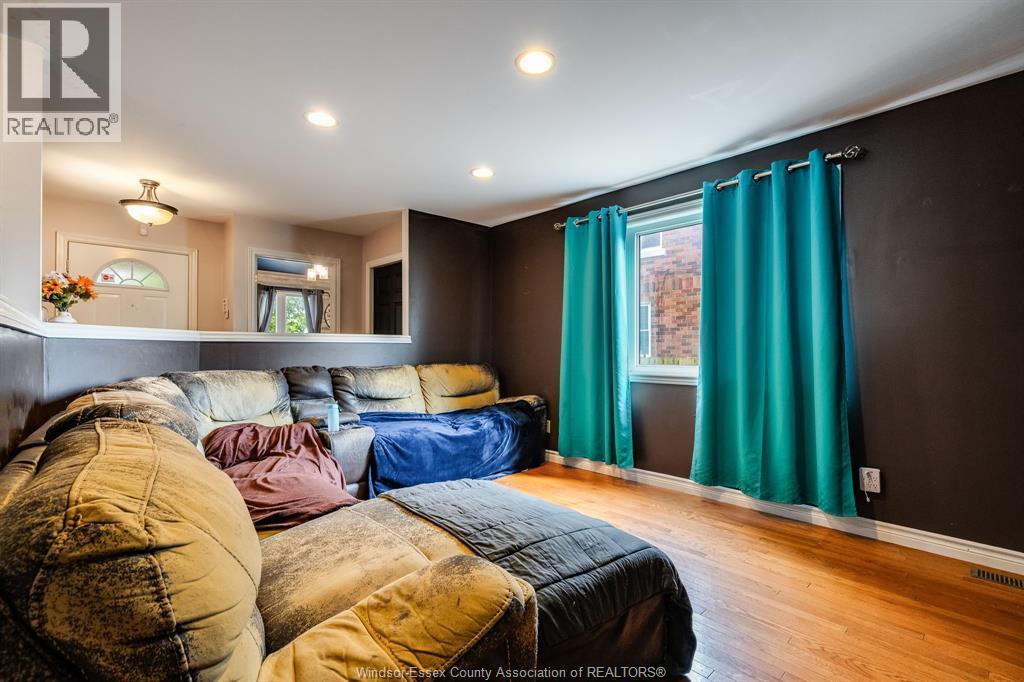 1833 St. Luke, Windsor, ON - Indoor