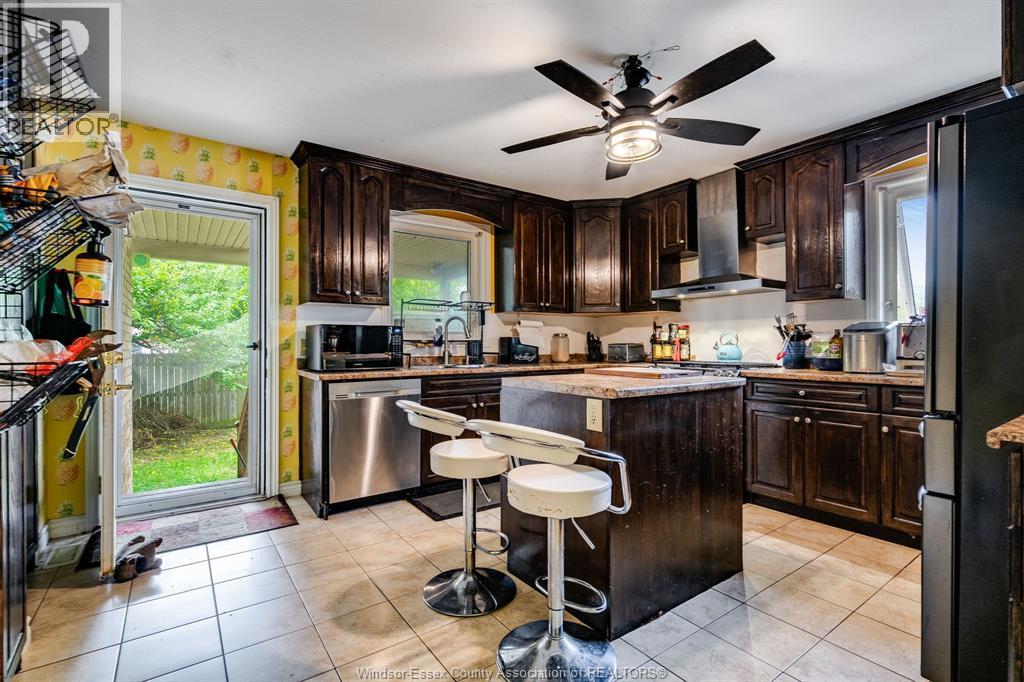 1833 St. Luke, Windsor, ON - Indoor Photo Showing Kitchen