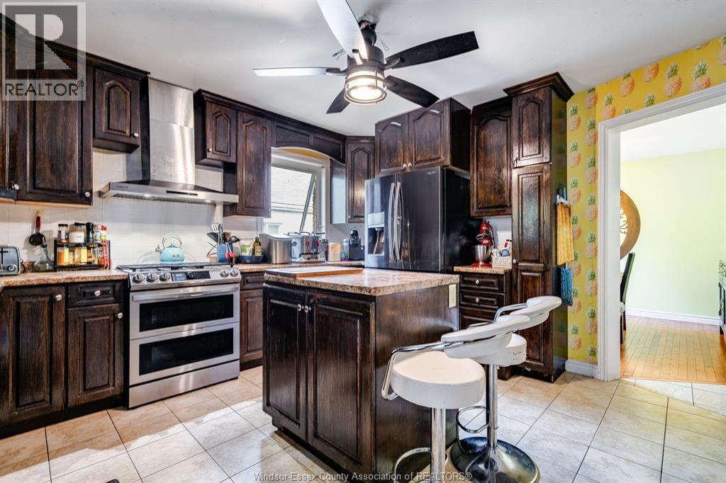 1833 St. Luke, Windsor, ON - Indoor Photo Showing Kitchen