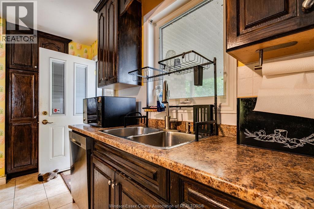 1833 St. Luke, Windsor, ON - Indoor Photo Showing Kitchen With Double Sink