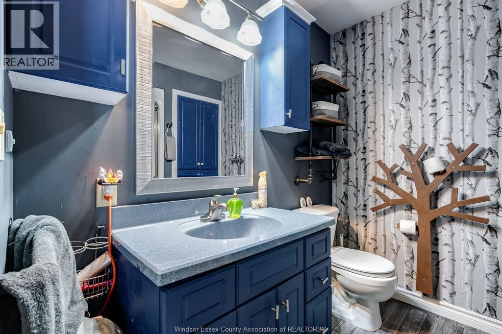 1833 St. Luke, Windsor, ON - Indoor Photo Showing Bathroom