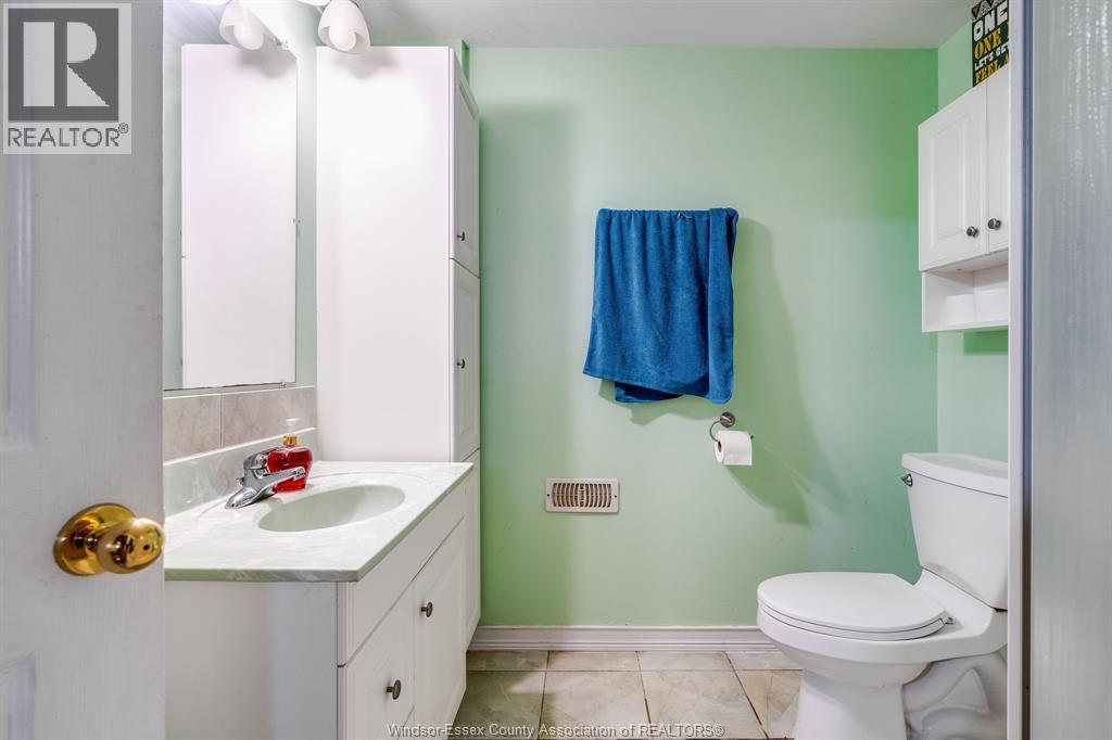 1833 St. Luke, Windsor, ON - Indoor Photo Showing Bathroom