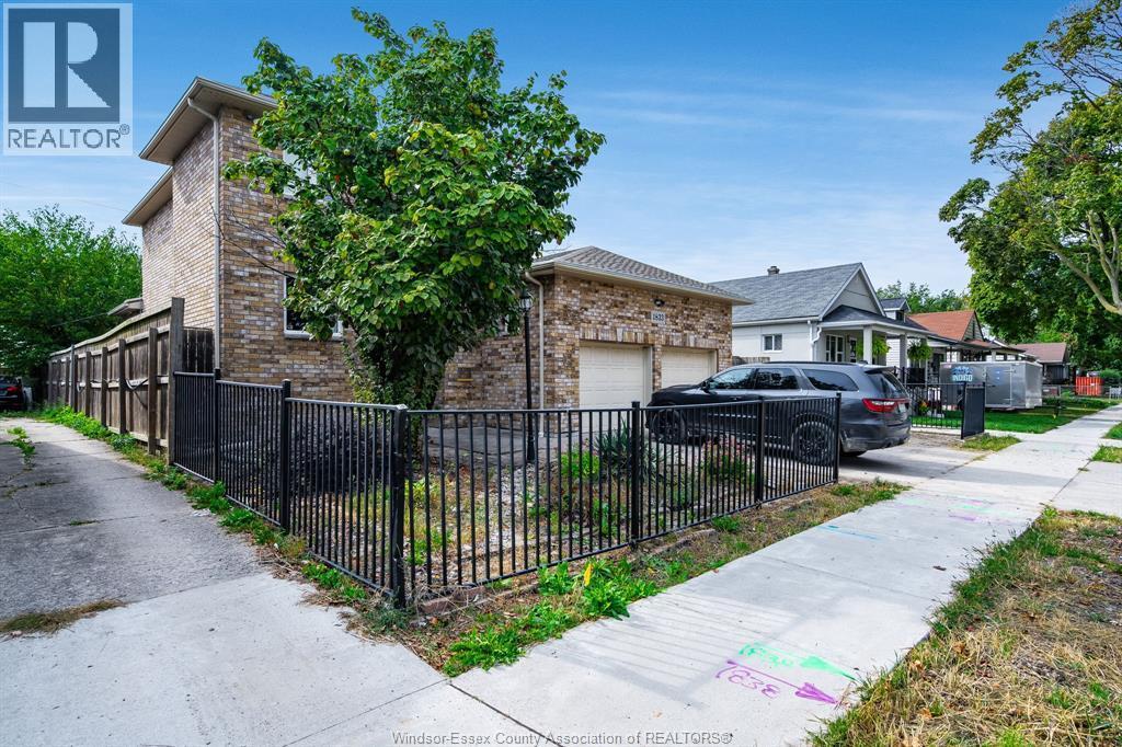 1833 St. Luke, Windsor, ON - Outdoor