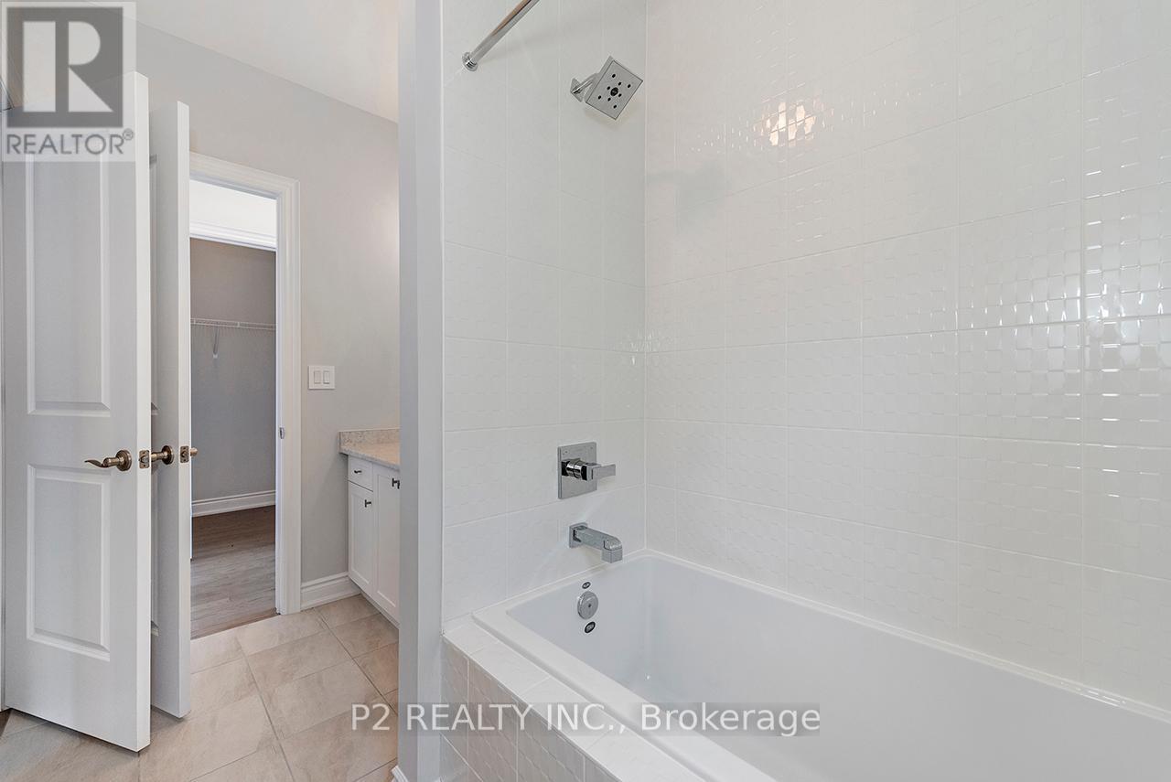 8 Wild Ginger Lane, Springwater, ON - Indoor Photo Showing Bathroom