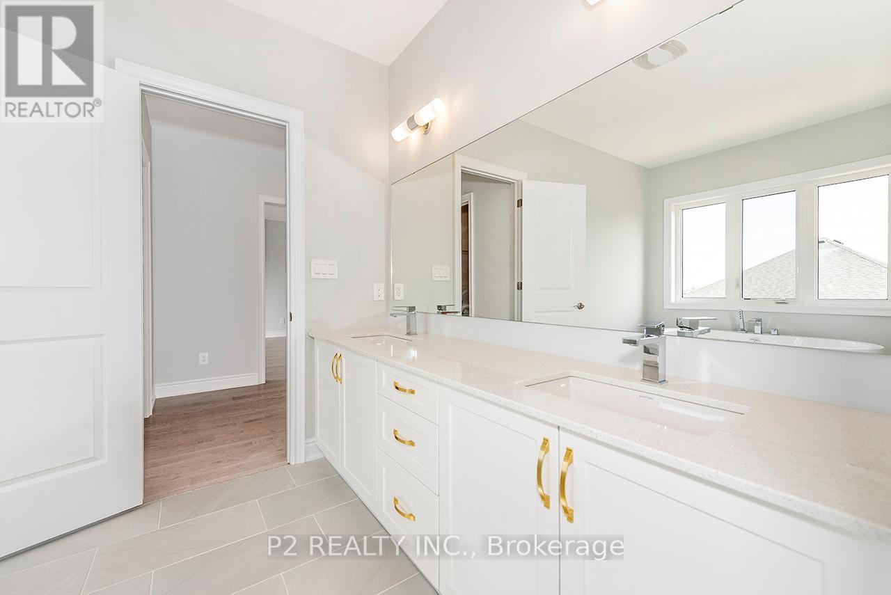 4 Wild Ginger Lane, Springwater, ON - Indoor Photo Showing Bathroom