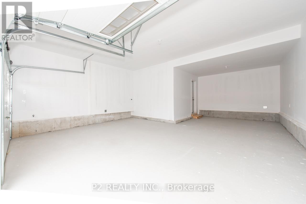 4 Wild Ginger Lane, Springwater, ON - Indoor Photo Showing Garage