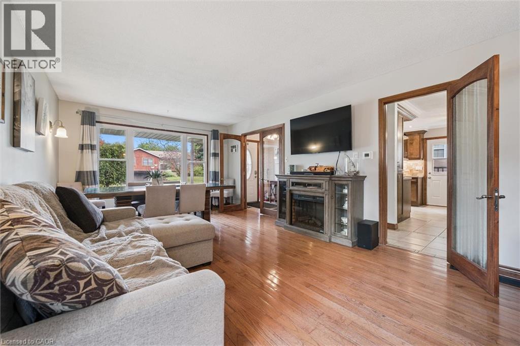 10 Northwood Crescent, Guelph, ON - Indoor Photo Showing Living Room