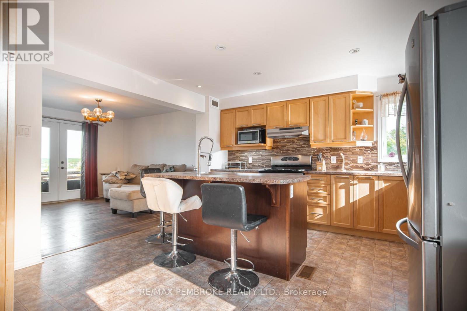 36752 41 Highway, North Algona Wilberforce, ON - Indoor Photo Showing Kitchen With Upgraded Kitchen