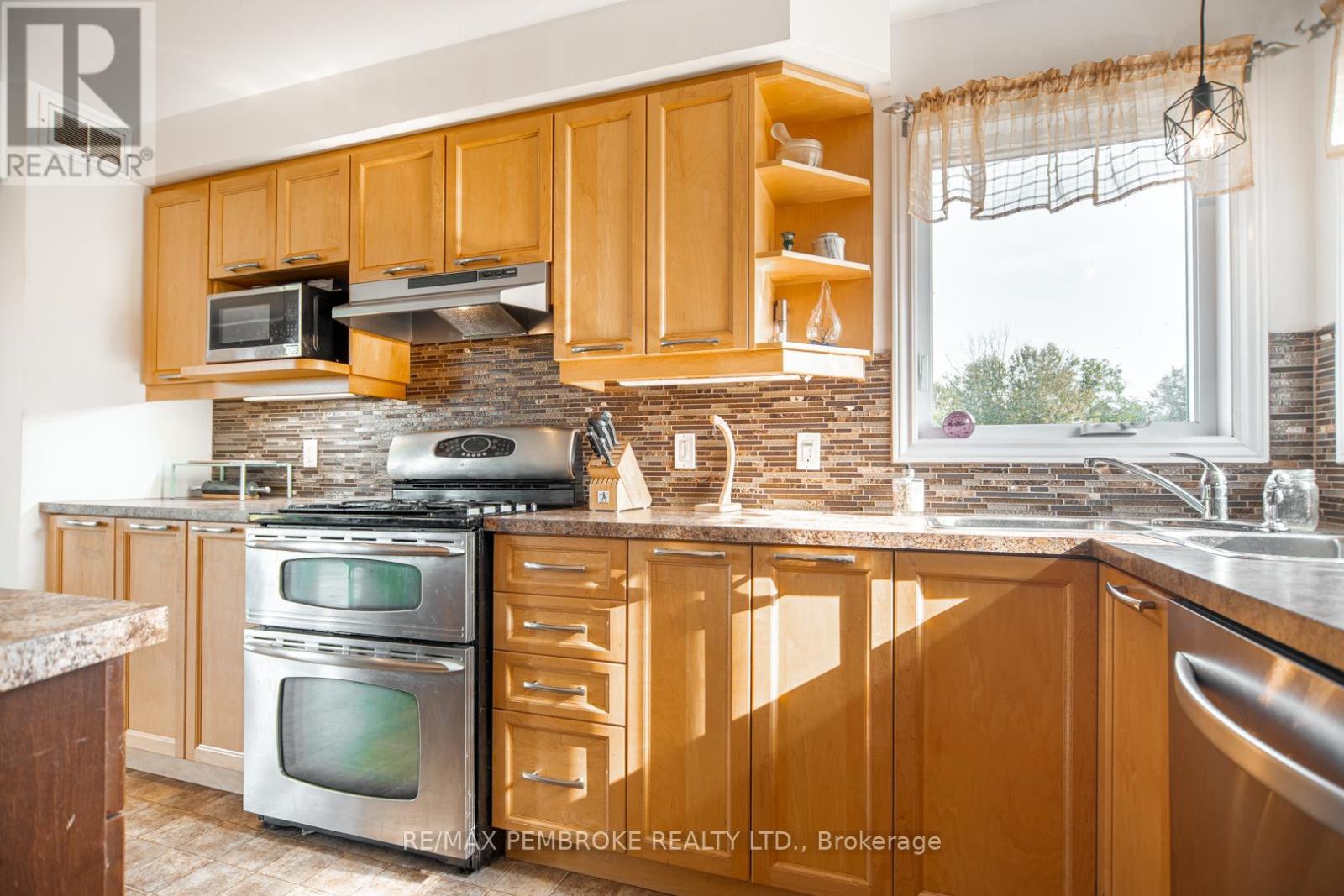 36752 41 Highway, North Algona Wilberforce, ON - Indoor Photo Showing Kitchen