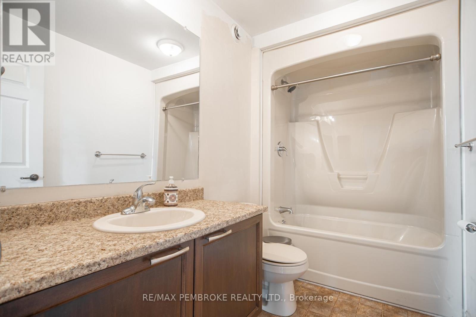36752 41 Highway, North Algona Wilberforce, ON - Indoor Photo Showing Bathroom