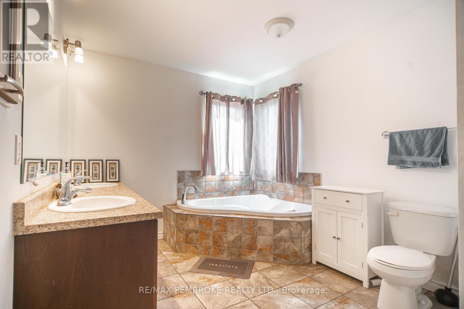 36752 41 Highway, North Algona Wilberforce, ON - Indoor Photo Showing Bathroom