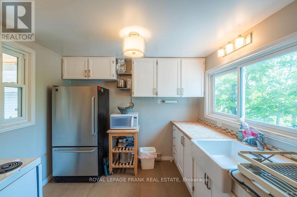 48 Fire Route 81, Trent Lakes, ON - Indoor Photo Showing Kitchen