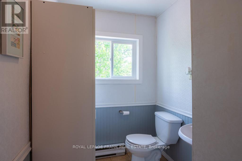 48 Fire Route 81, Trent Lakes, ON - Indoor Photo Showing Bathroom