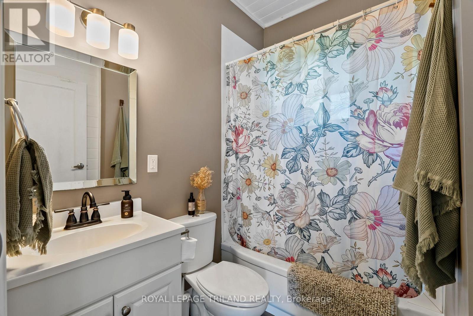 Main floor 4PC bathroom - 71 Huron Street, Huron-Kinloss, ON - Indoor Photo Showing Bathroom