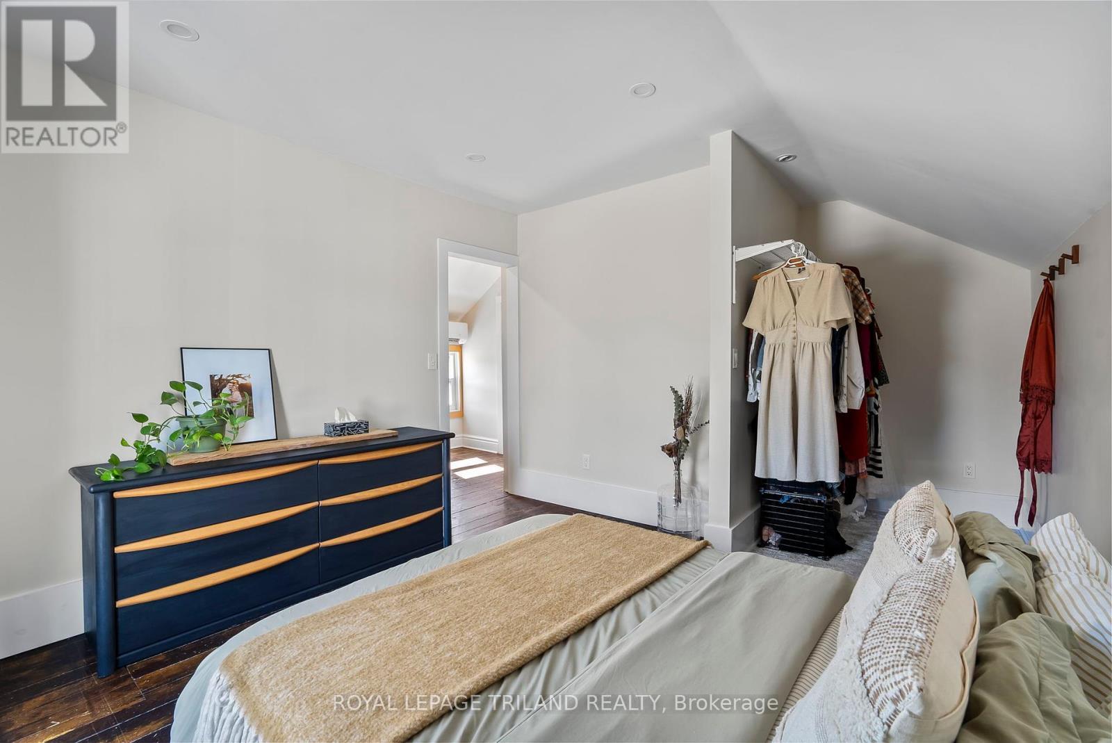 2nd storey: Primary bedroom - 71 Huron Street, Huron-Kinloss, ON - Indoor Photo Showing Bedroom