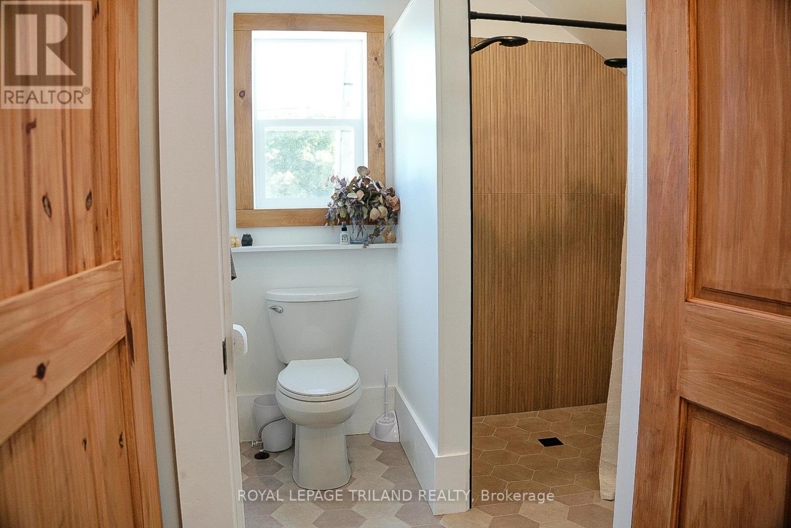 2nd storey: 3PC bathroom - 71 Huron Street, Huron-Kinloss, ON - Indoor Photo Showing Bathroom