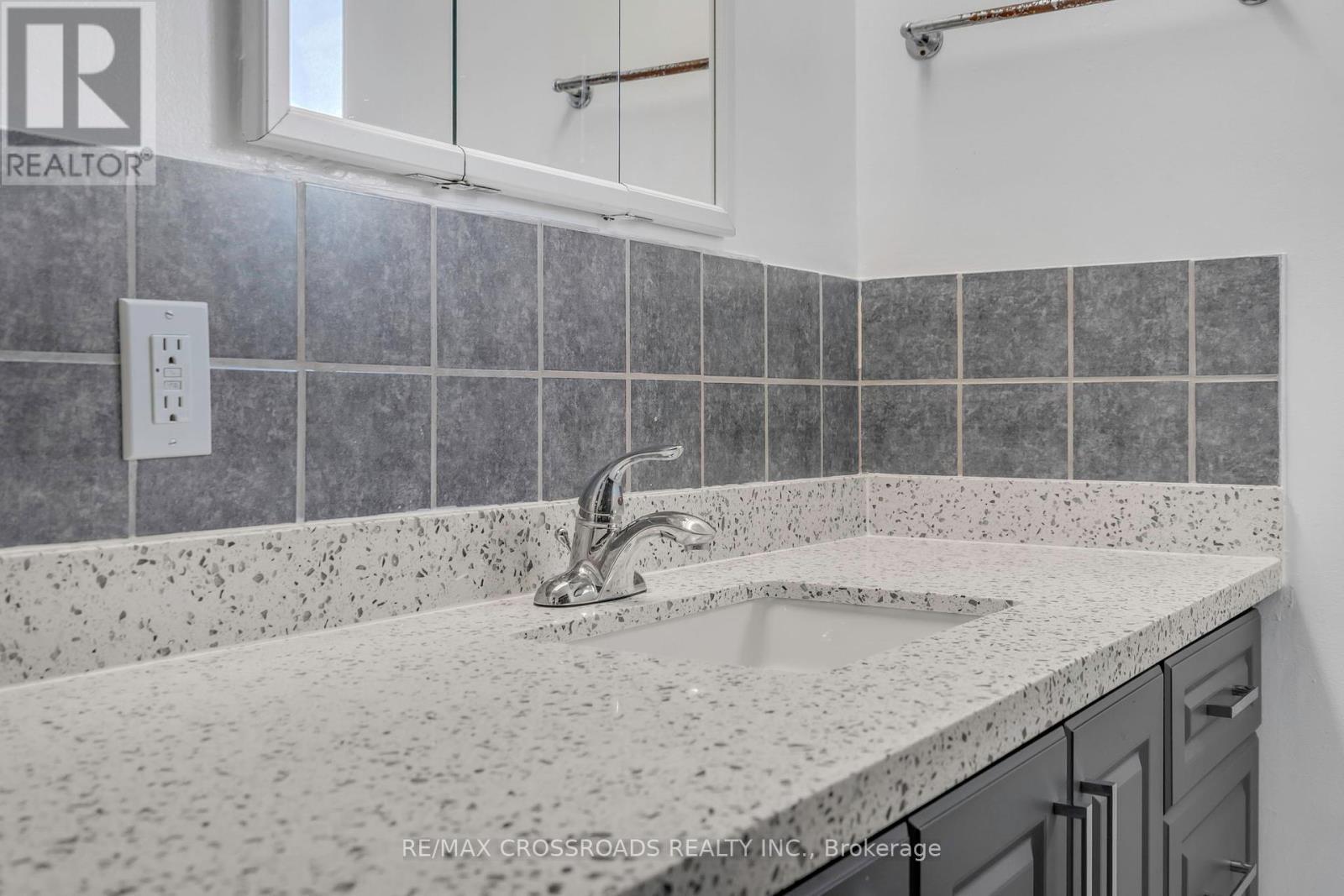 12 - 7450 Darcel Avenue, Mississauga, ON - Indoor Photo Showing Bathroom