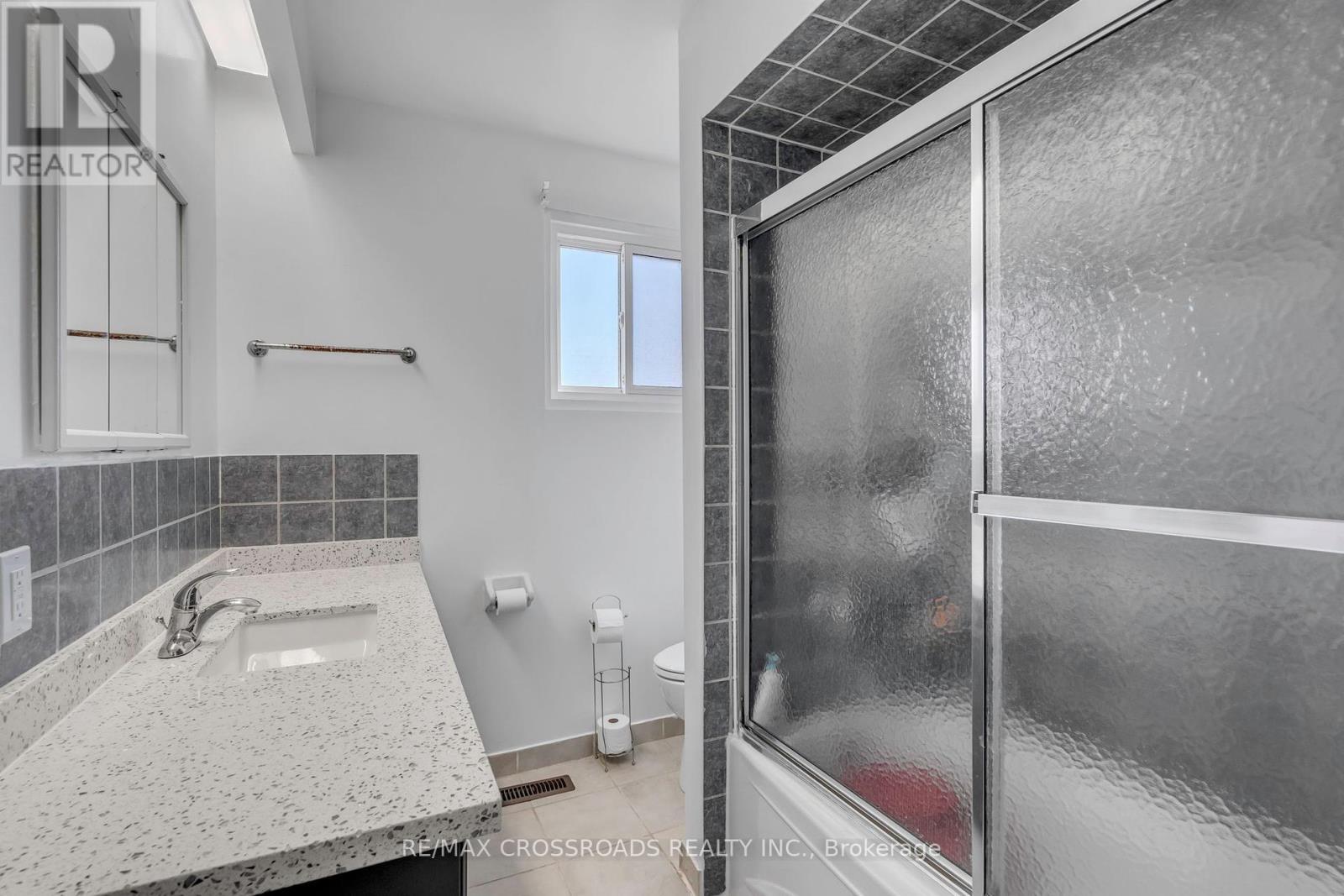 12 - 7450 Darcel Avenue, Mississauga, ON - Indoor Photo Showing Bathroom