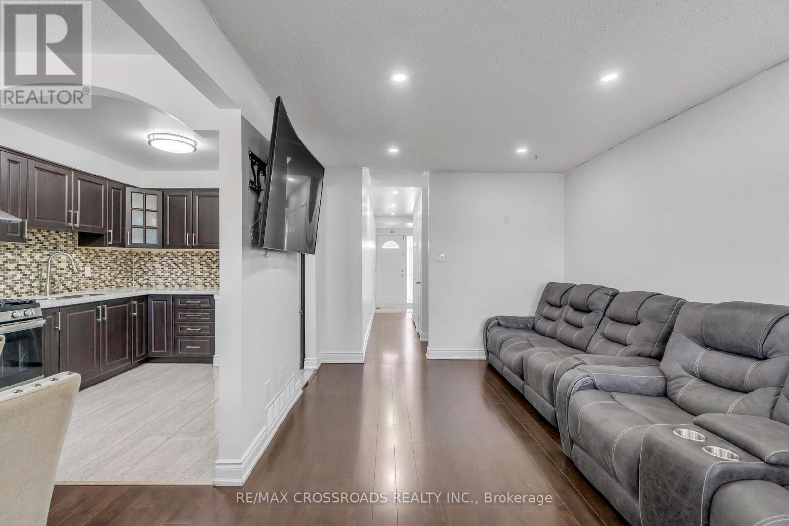 12 - 7450 Darcel Avenue, Mississauga, ON - Indoor