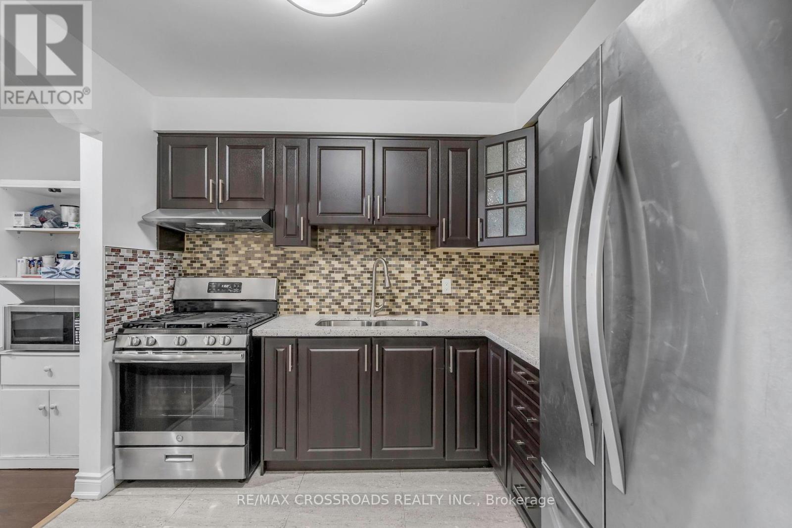 12 - 7450 Darcel Avenue, Mississauga, ON - Indoor Photo Showing Kitchen With Upgraded Kitchen