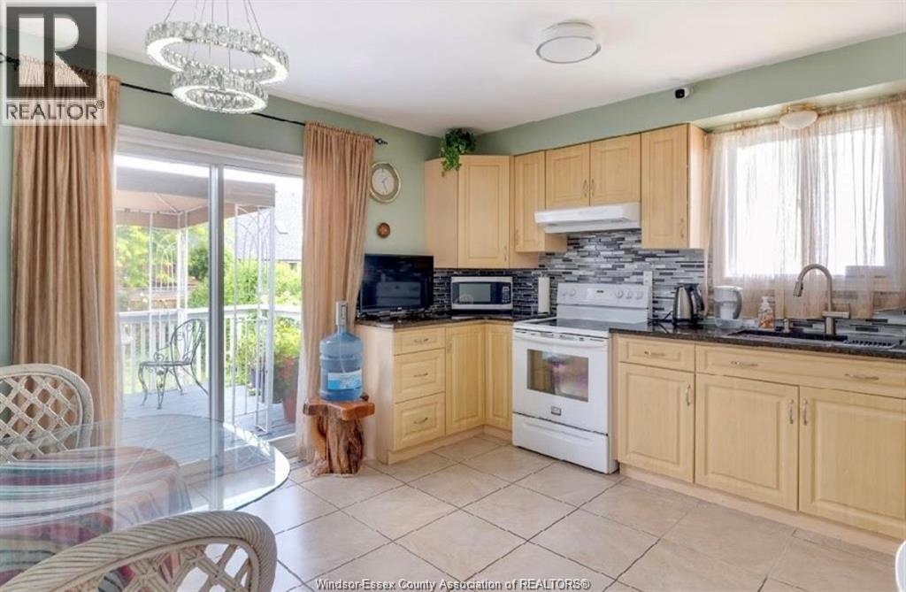 4316 Golfcourse Crescent Unit# Upper, Windsor, ON - Indoor Photo Showing Kitchen