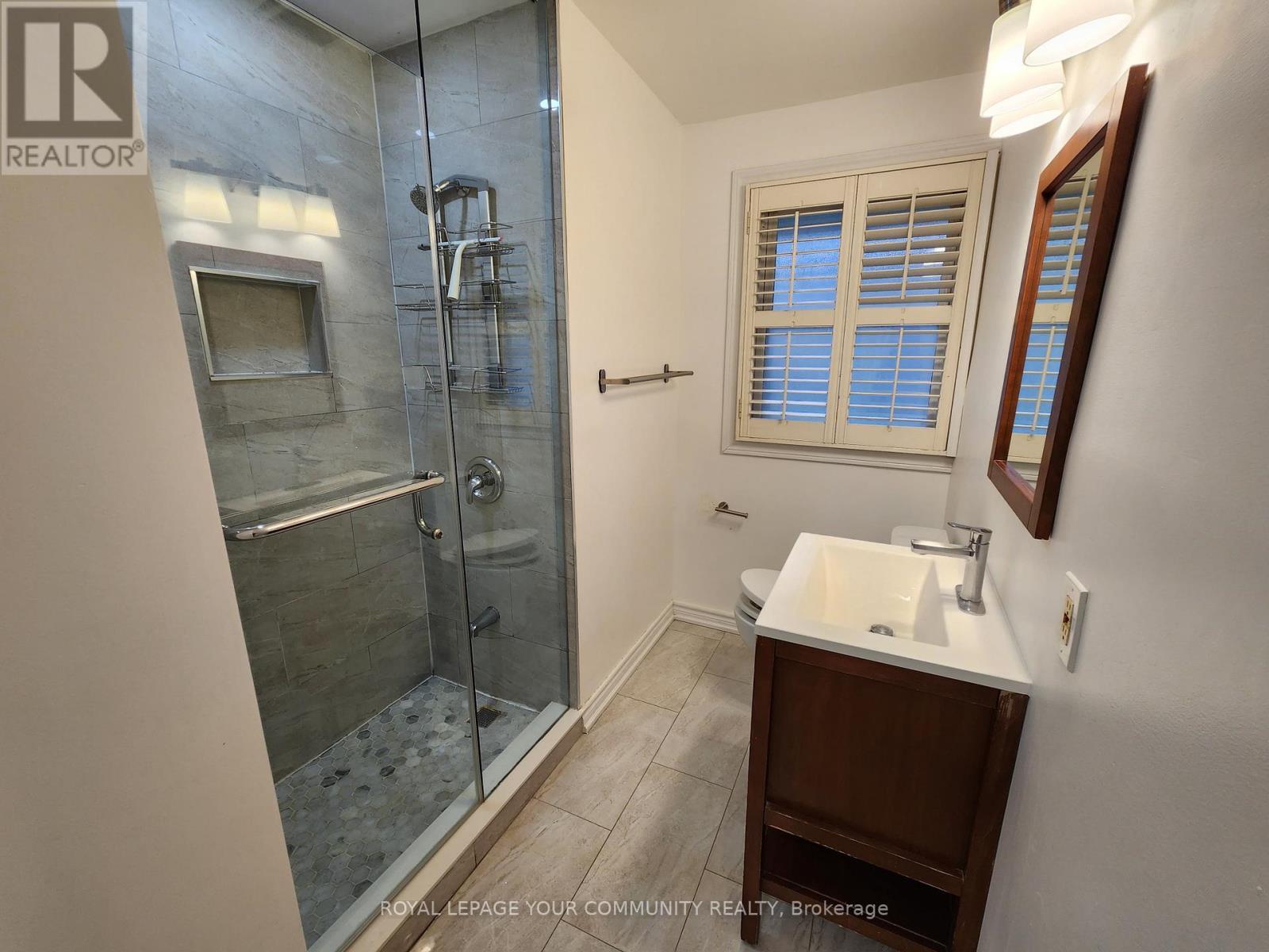 394 Paliser Crescent N, Richmond Hill, ON - Indoor Photo Showing Bathroom