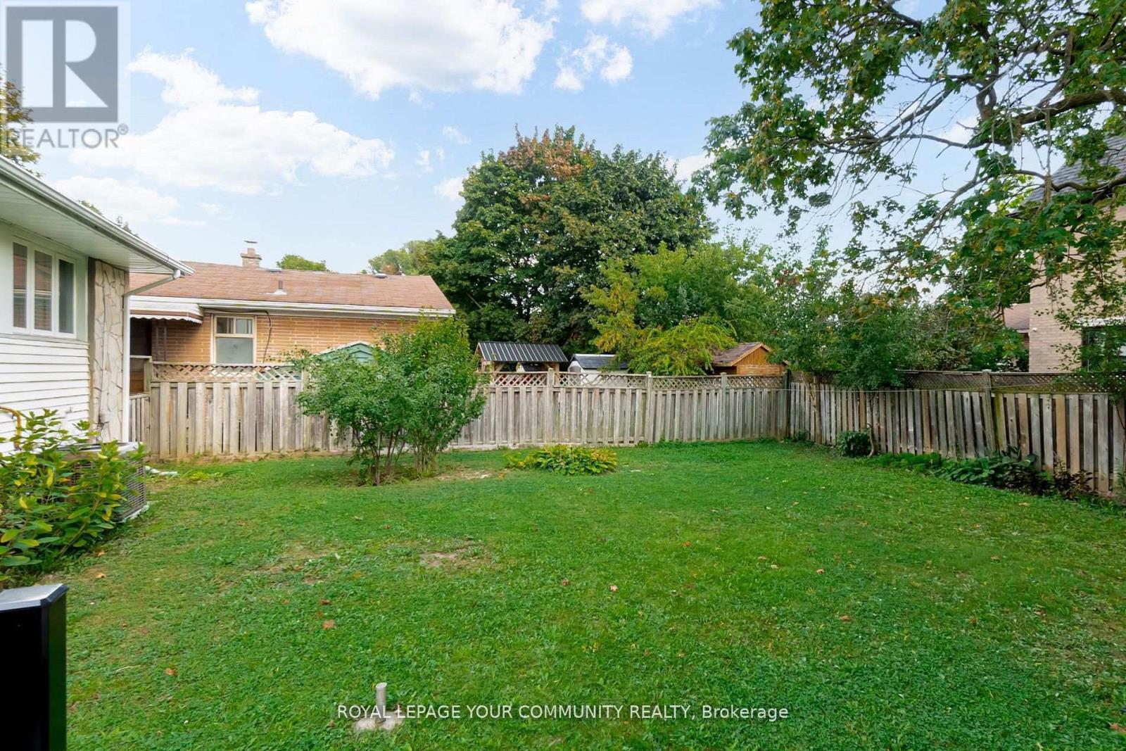 394 Paliser Crescent N, Richmond Hill, ON - Outdoor With Backyard
