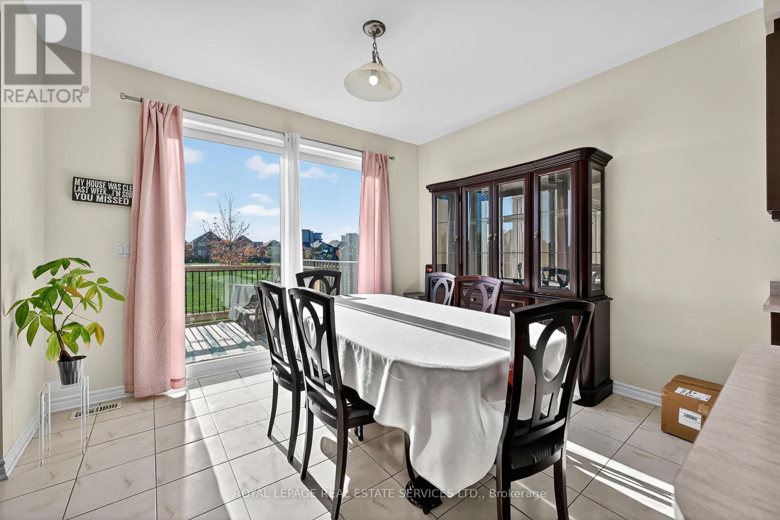 32 Celano Drive, Hamilton, ON - Indoor Photo Showing Dining Room