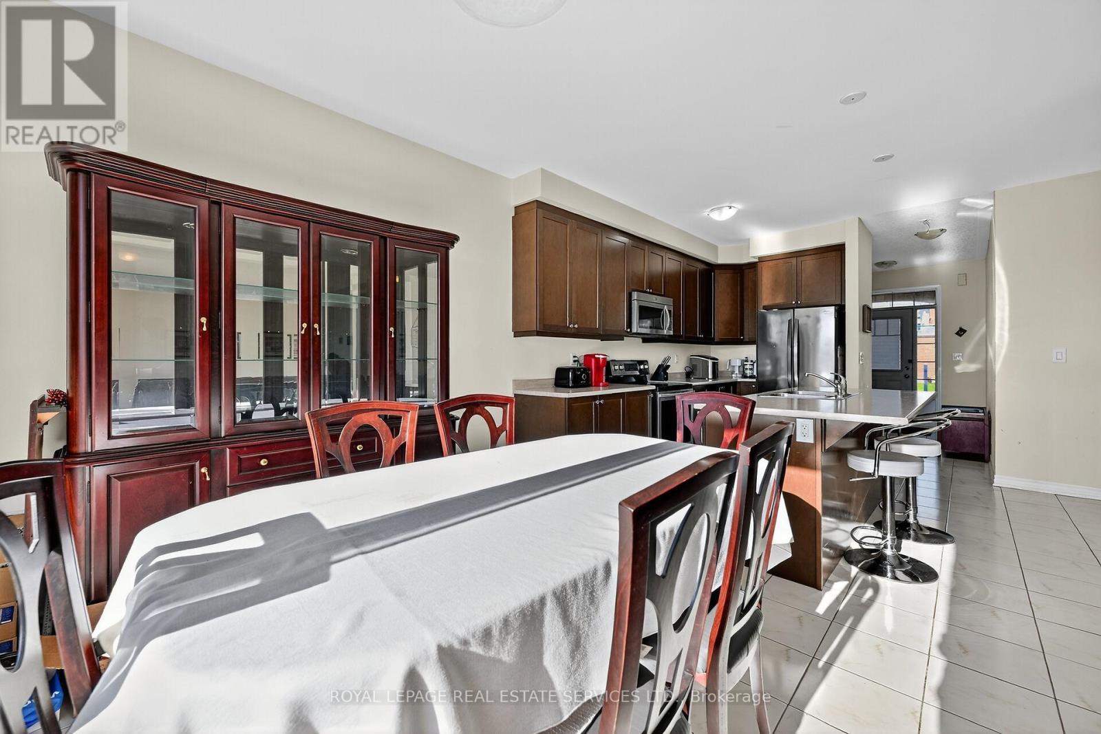 32 Celano Drive, Hamilton, ON - Indoor Photo Showing Dining Room