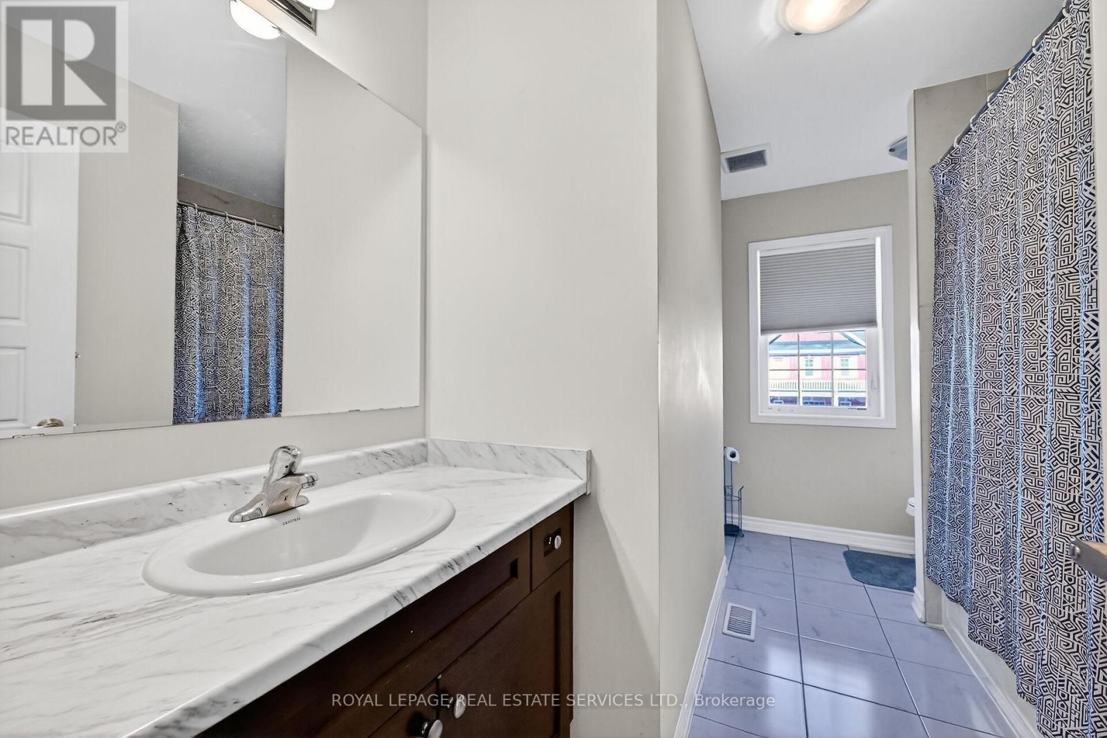 32 Celano Drive, Hamilton, ON - Indoor Photo Showing Bathroom