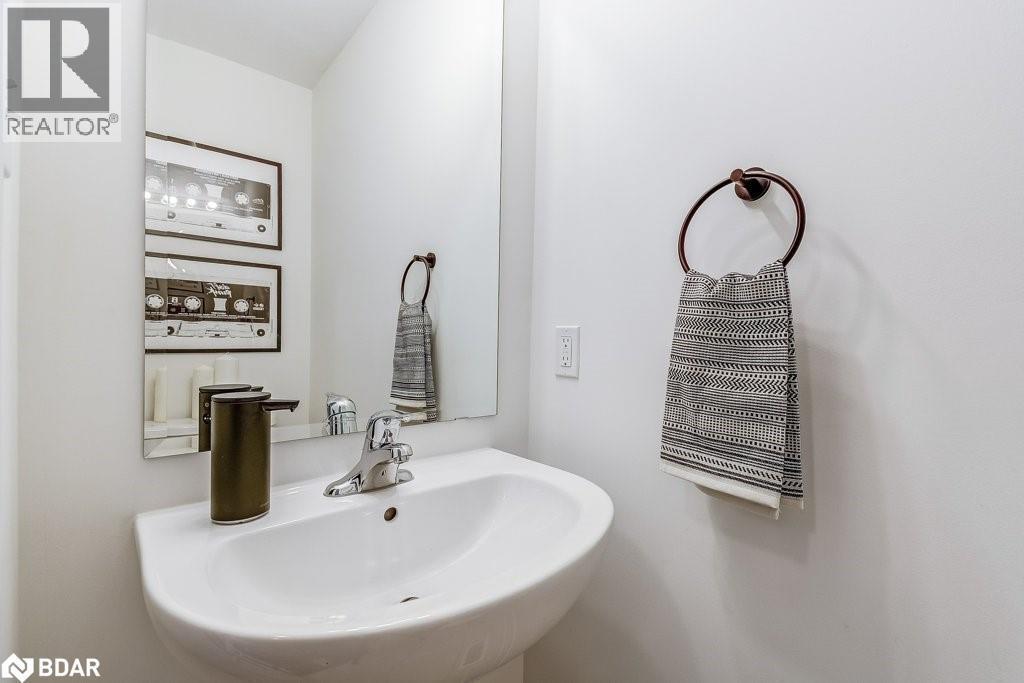 383 Dundas Street E Unit# 34, Waterdown, ON - Indoor Photo Showing Bathroom